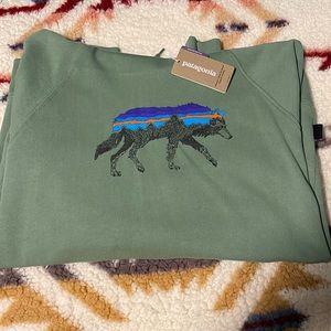 Women’s Brand New Patagonia Sweatshirt Size Small